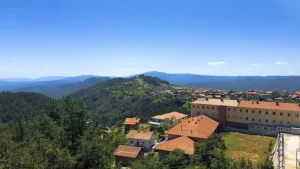 Navigating Veliko Tarnovo: Public Transport, Taxis &amp; Walking Explained